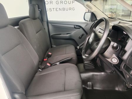 2026-Isuzu-D-Max-250C-Fleetside-Single-Cab_12