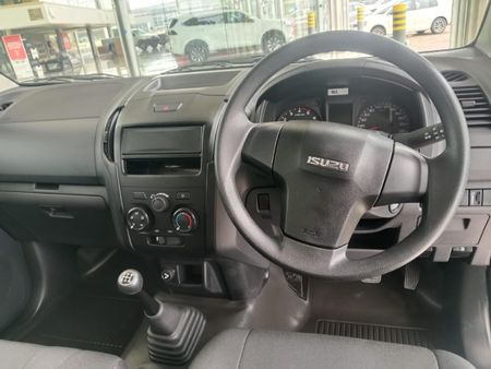 2026-Isuzu-D-Max-250C-Fleetside-Single-Cab_13