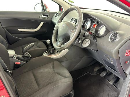 2013-Peugeot-308-16-Comfort-Access_10
