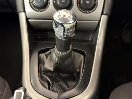 2013-Peugeot-308-16-Comfort-Access_11