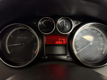 2013-Peugeot-308-16-Comfort-Access_7