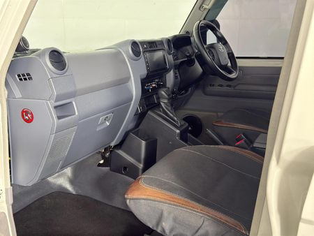 2025-Toyota-Land-Cruiser-79-28-GD-6-Auto-Double-Cab_9