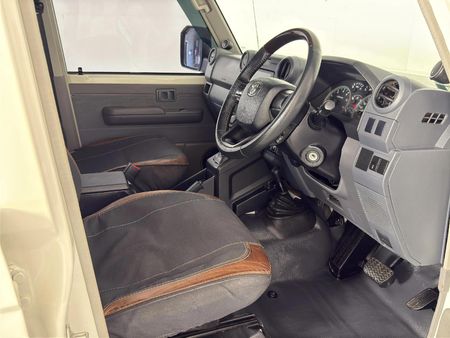 2025-Toyota-Land-Cruiser-79-28-GD-6-Auto-Double-Cab_10