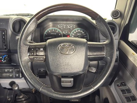 2025-Toyota-Land-Cruiser-79-28-GD-6-Auto-Double-Cab_13