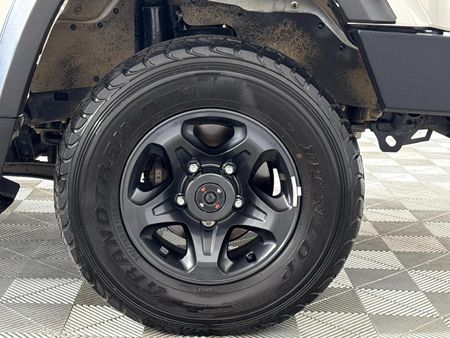 2025-Toyota-Land-Cruiser-79-28-GD-6-Auto-Double-Cab_17