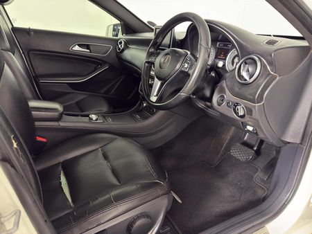 2014-Mercedes-Benz-A-Class-A-200-BE-Auto_10