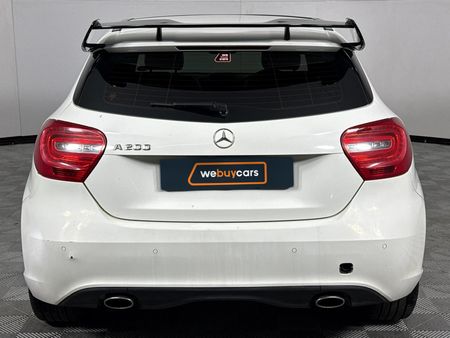 2014-Mercedes-Benz-A-Class-A-200-BE-Auto_4