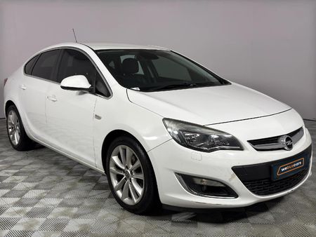 2013-Opel-Astra-16T-Cosmo_2