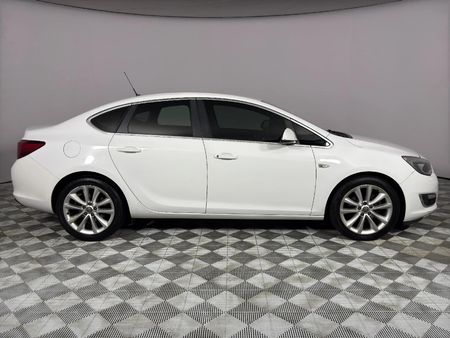2013-Opel-Astra-16T-Cosmo_3