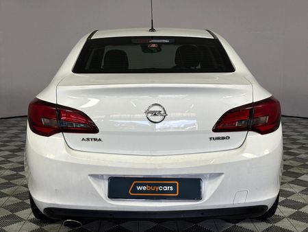 2013-Opel-Astra-16T-Cosmo_4