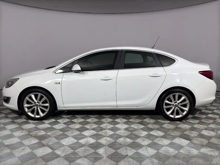 2013-Opel-Astra-16T-Cosmo_5