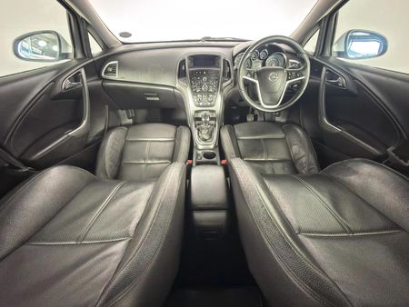 2013-Opel-Astra-16T-Cosmo_6