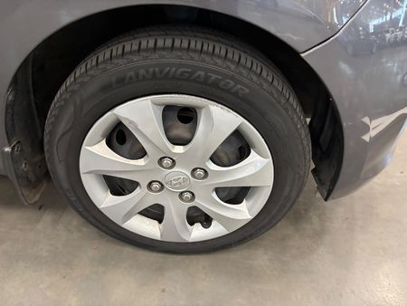 2012-Hyundai-i10-125-GLS-Fluid-Auto_8