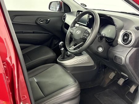 2026-Hyundai-Exter-12-Executive_10