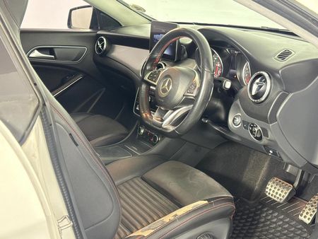 2019-Mercedes-Benz-CLA-200-AMG-Auto_10