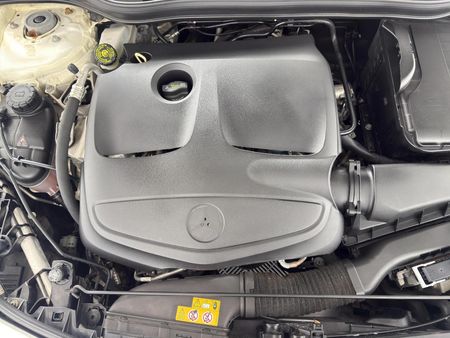 2019-Mercedes-Benz-CLA-200-AMG-Auto_13