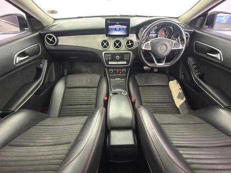 2019-Mercedes-Benz-CLA-200-AMG-Auto_6