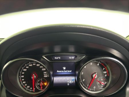 2019-Mercedes-Benz-CLA-200-AMG-Auto_7