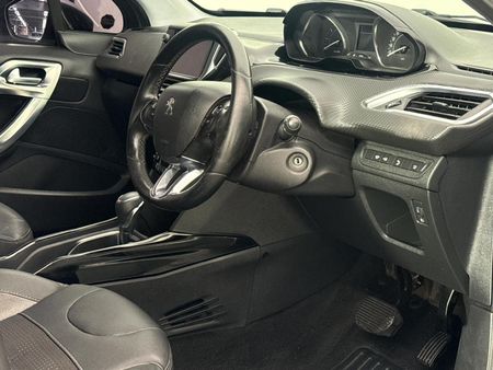 2018-Peugeot-2008-12T-PureTech-Allure-Auto_10