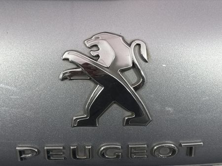 2018-Peugeot-2008-12T-PureTech-Allure-Auto_12