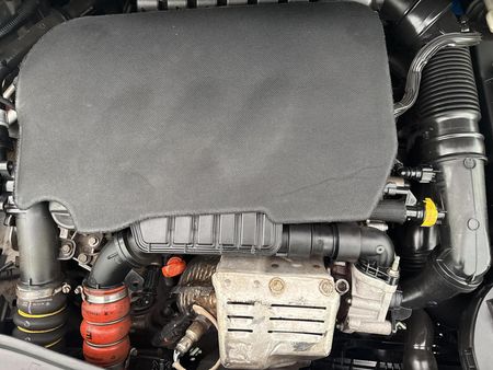 2018-Peugeot-2008-12T-PureTech-Allure-Auto_14