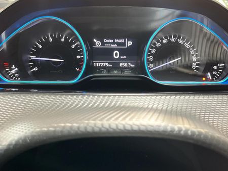 2018-Peugeot-2008-12T-PureTech-Allure-Auto_7