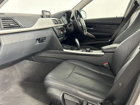 2012-BMW-3-Series-320i-Auto_9