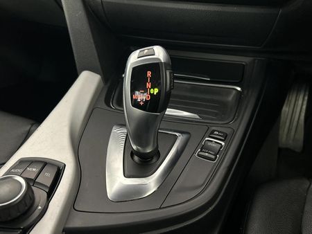 2012-BMW-3-Series-320i-Auto_11