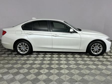 2012-BMW-3-Series-320i-Auto_3