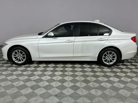 2012-BMW-3-Series-320i-Auto_5