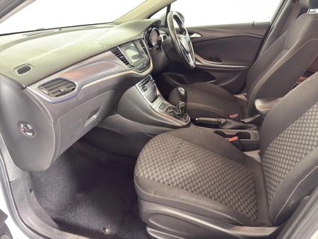 2018-Opel-Astra-10T-Enjoy-5-dr_9
