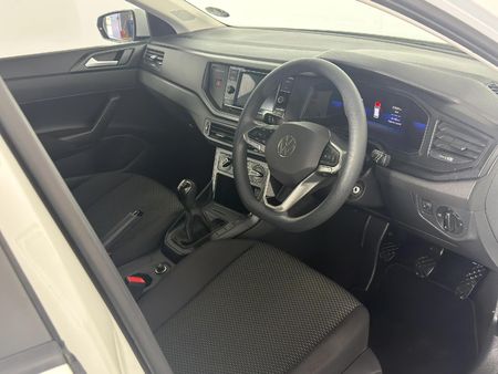 2023-Volkswagen-Polo-10-TSI_10