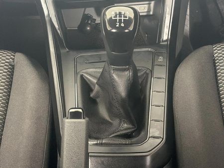2023-Volkswagen-Polo-10-TSI_11