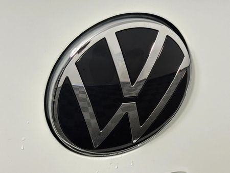 2023-Volkswagen-Polo-10-TSI_12