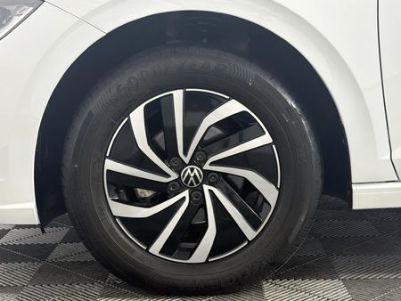 2023-Volkswagen-Polo-10-TSI_16