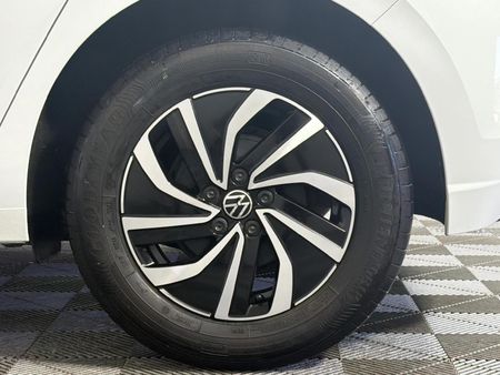 2023-Volkswagen-Polo-10-TSI_18