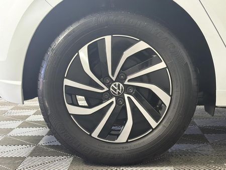 2023-Volkswagen-Polo-10-TSI_19