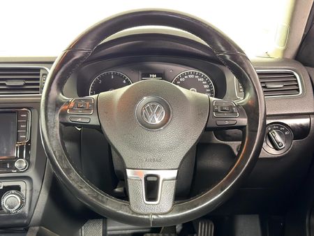 2013-Volkswagen-Jetta-VI-16-TDI-Comfortline-Auto_12