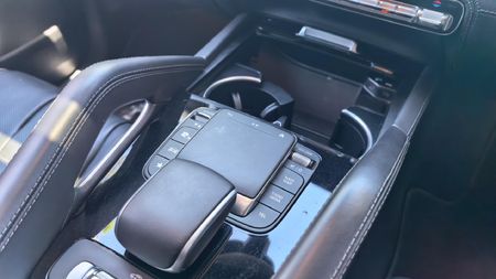 2023-Mercedes-Benz-GLS-580_12