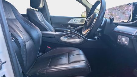 2023-Mercedes-Benz-GLS-580_13