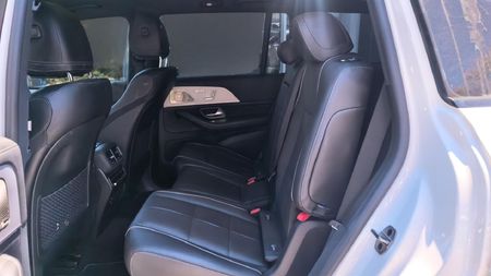 2023-Mercedes-Benz-GLS-580_14