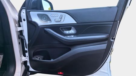 2023-Mercedes-Benz-GLS-580_20