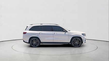 2023-Mercedes-Benz-GLS-580_2