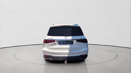 2023-Mercedes-Benz-GLS-580_3