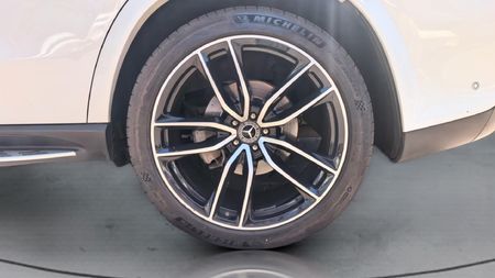 2023-Mercedes-Benz-GLS-580_4