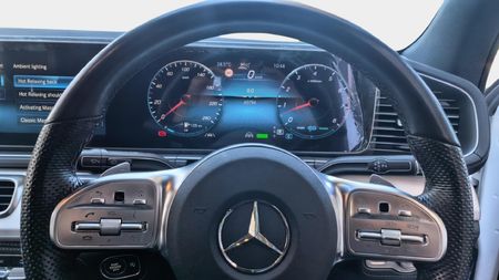 2023-Mercedes-Benz-GLS-580_5