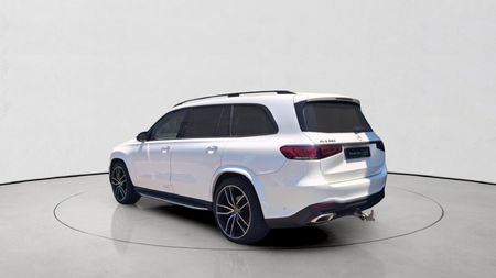 2023-Mercedes-Benz-GLS-580_8