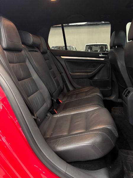 2007-Volkswagen-Golf-GTI-20T-FSI_11