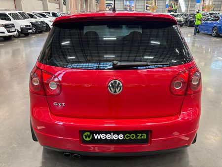 2007-Volkswagen-Golf-GTI-20T-FSI_5