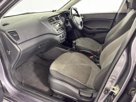 2017-Hyundai-i20-12-Motion_9